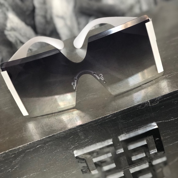 Envy - Picture 3 of 4